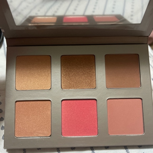 iconic london blaze chaser pallete - Picture 2 of 2